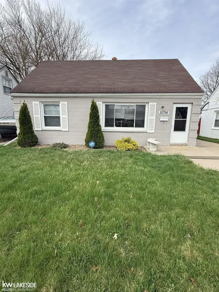 22795 Almond Avenue Eastpointe City MI 48021