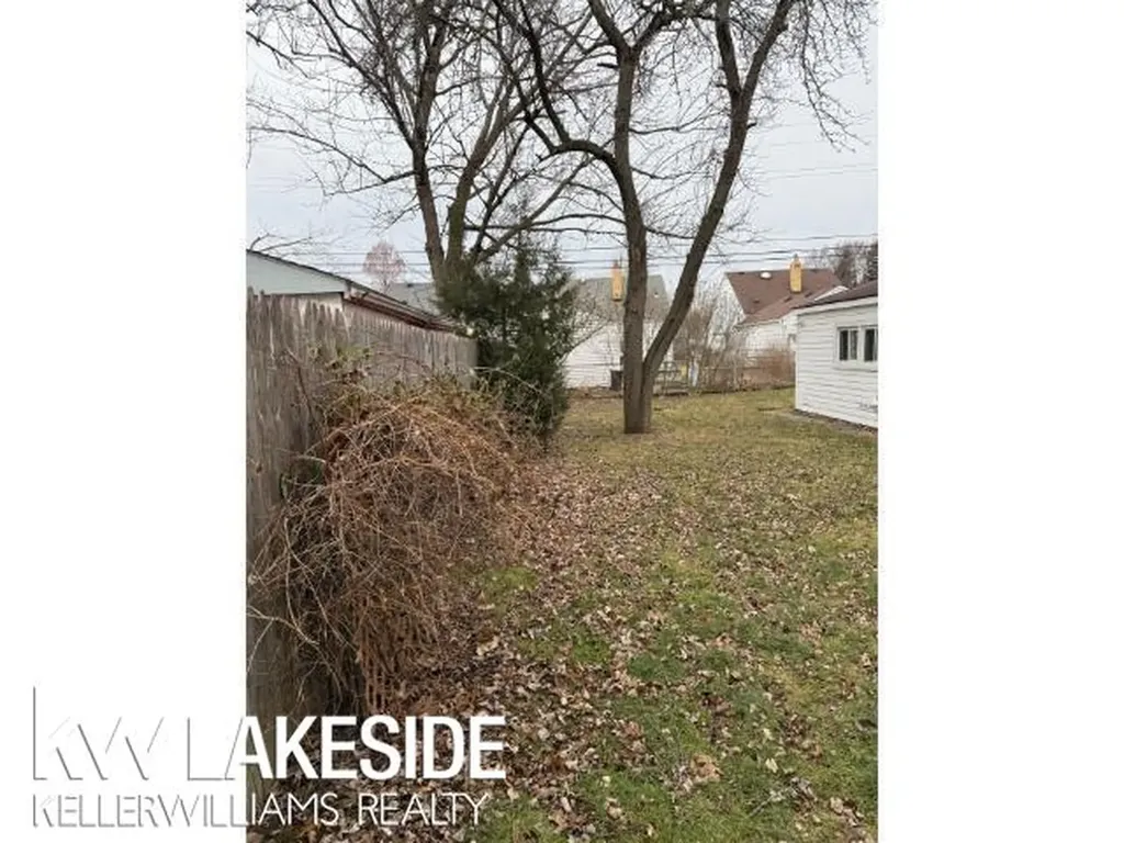 22795 Almond Avenue Eastpointe City MI 48021