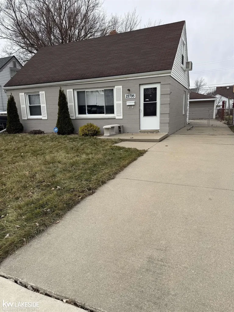 22795 Almond Avenue Eastpointe City MI 48021