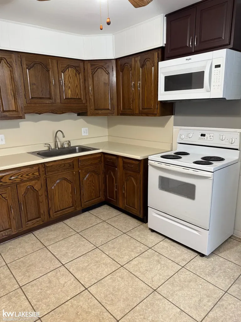 22795 Almond Avenue Eastpointe City MI 48021