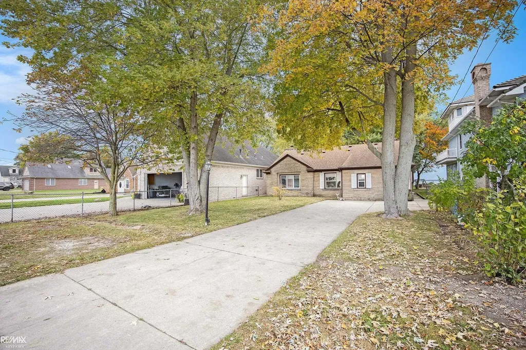 8014 Anchor Bay Dr Drive Clay Township MI 48001