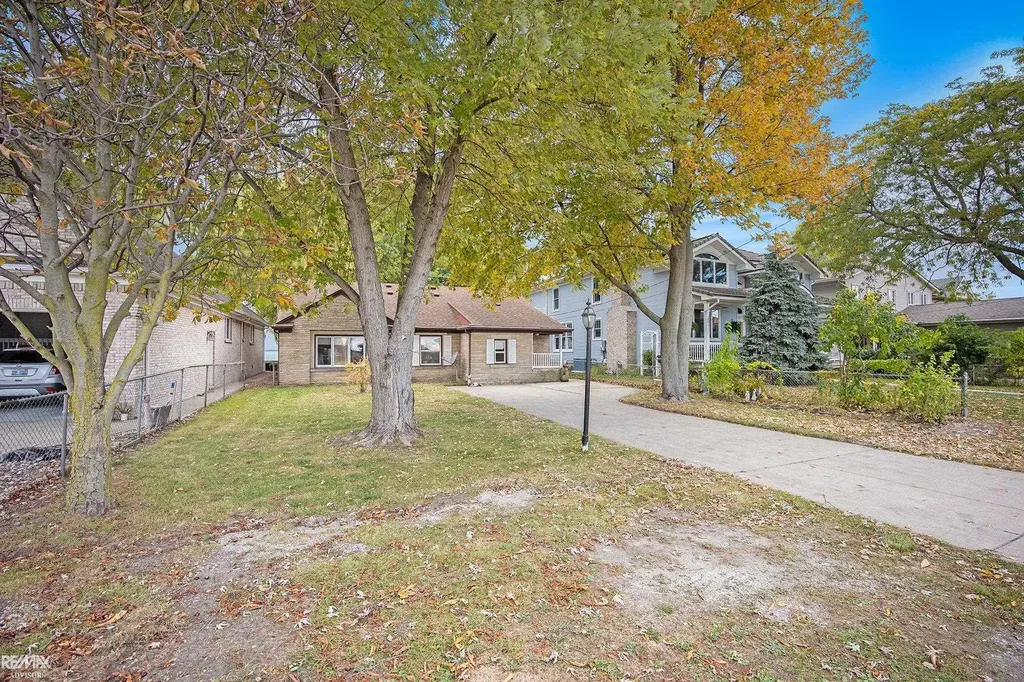 8014 Anchor Bay Dr Drive Clay Township MI 48001