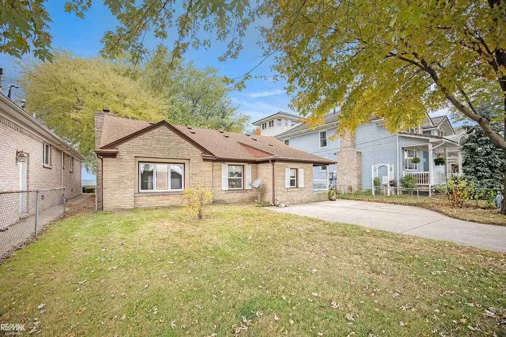 8014 Anchor Bay Dr Drive Clay Township MI 48001