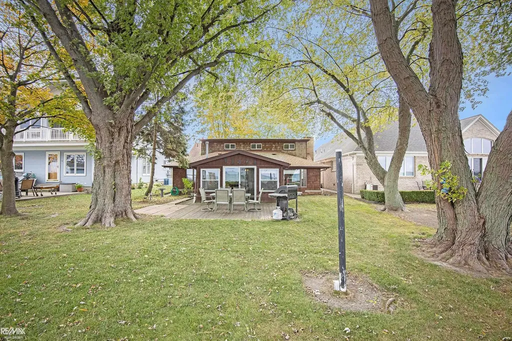 8014 Anchor Bay Dr Drive Clay Township MI 48001