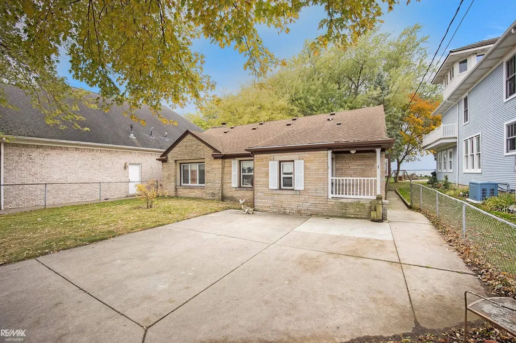 8014 Anchor Bay Dr Drive Clay Township MI 48001