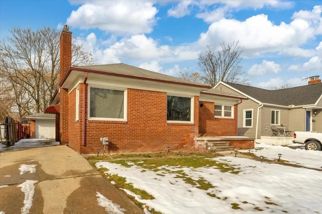 21023 Caledonia Avenue Hazel Park City MI 48030