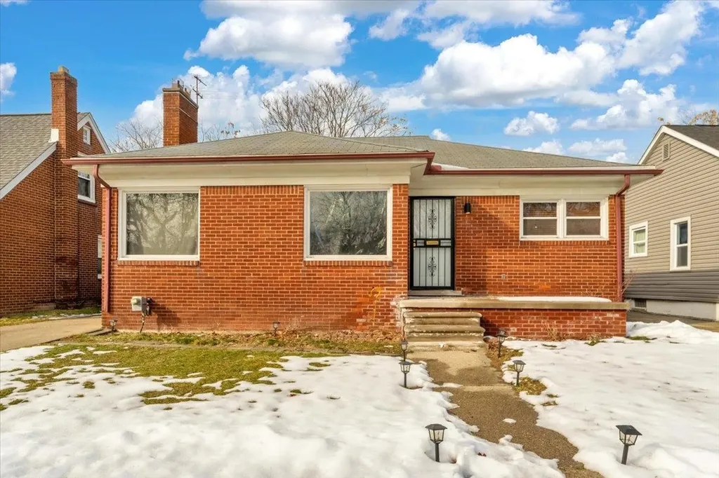21023 Caledonia Avenue Hazel Park City MI 48030