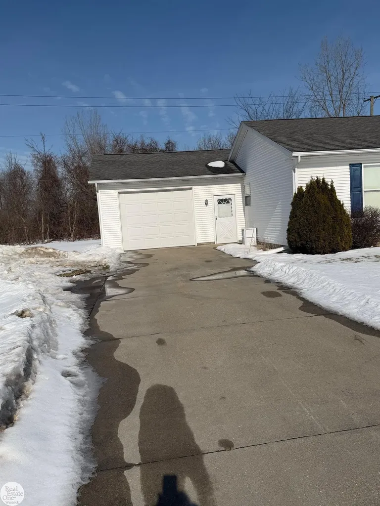 988 Chartier Road Marine City City MI 48039
