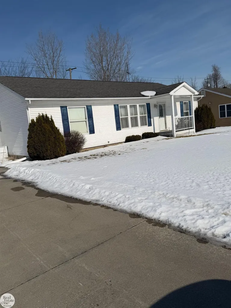 988 Chartier Road Marine City City MI 48039