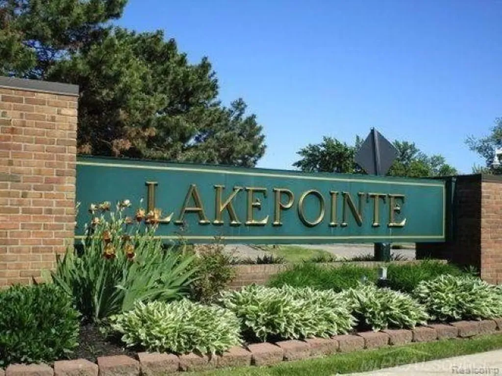 507 Country Club Drive St. Clair Shores City MI 48082