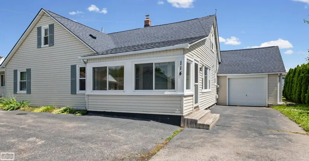 114 Interlochen Drive Algonac City MI 48001