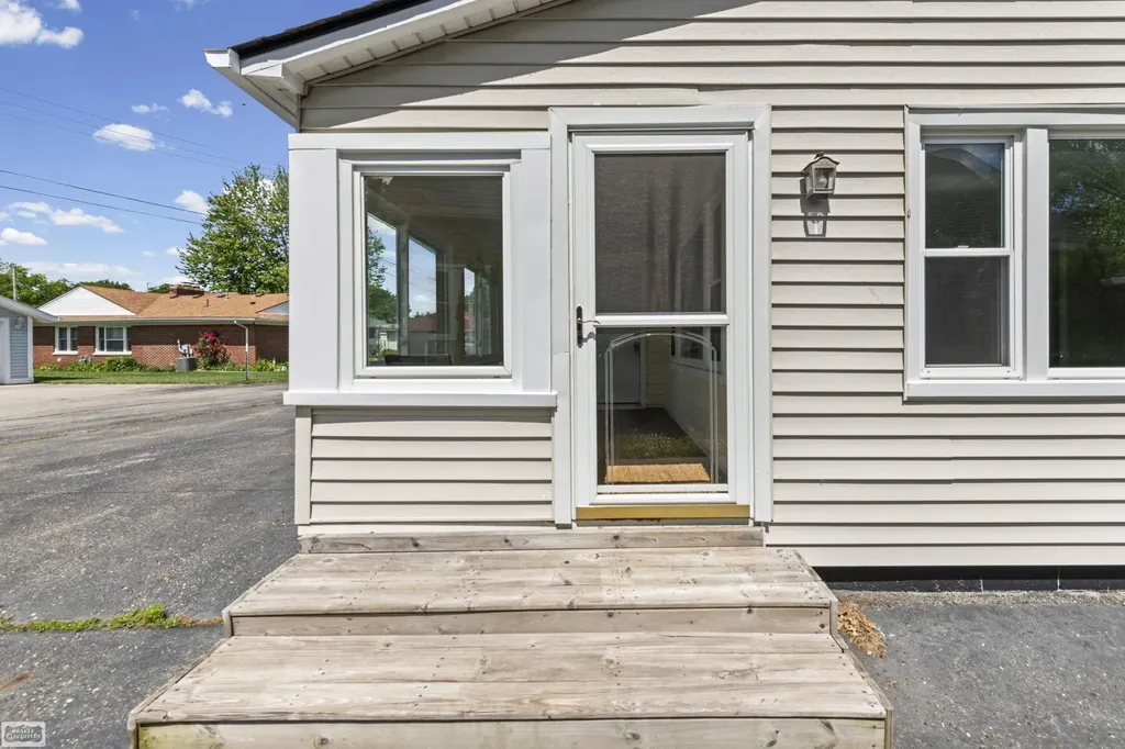 114 Interlochen Drive Algonac City MI 48001