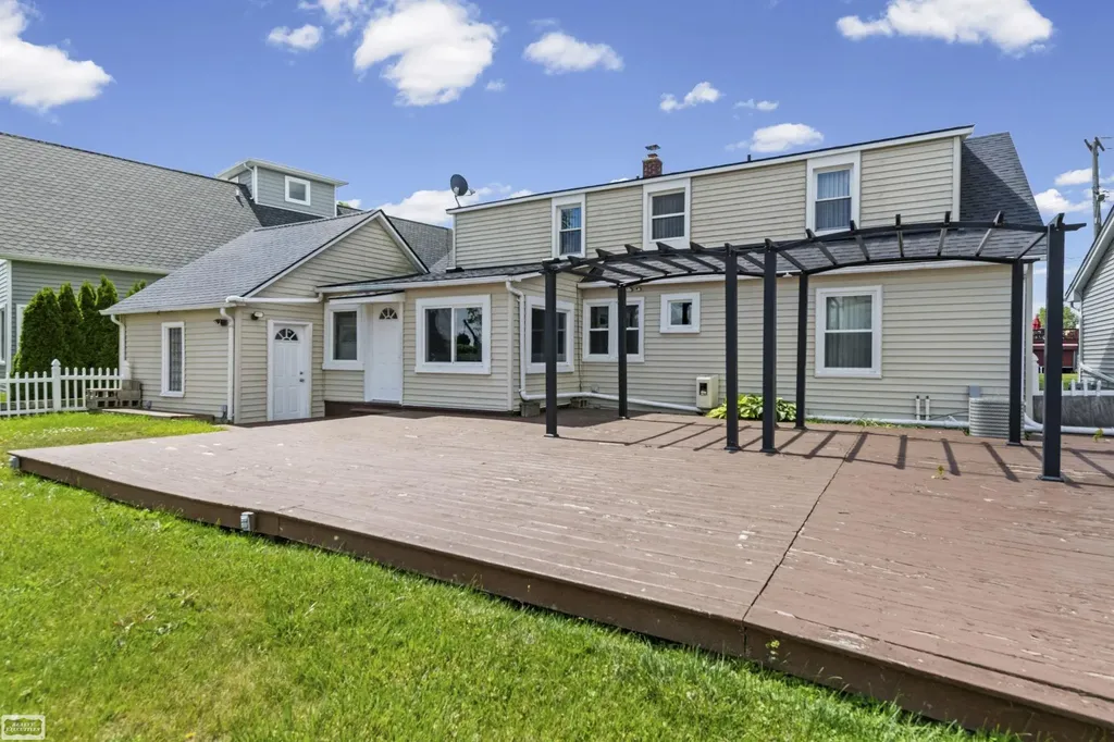 114 Interlochen Drive Algonac City MI 48001