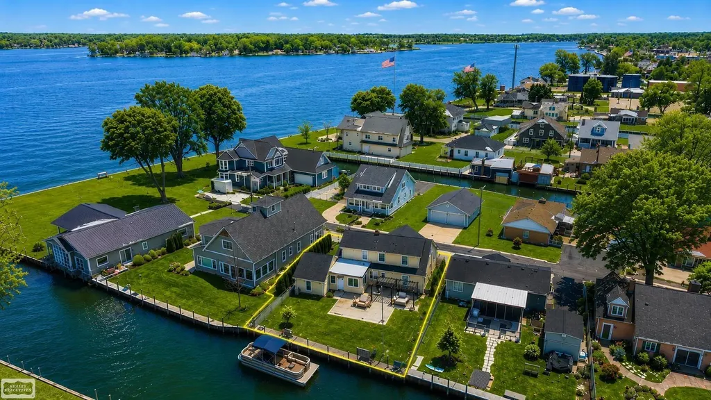 114 Interlochen Drive Algonac City MI 48001