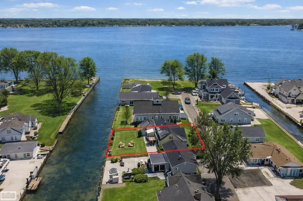 114 Interlochen Drive Algonac City MI 48001