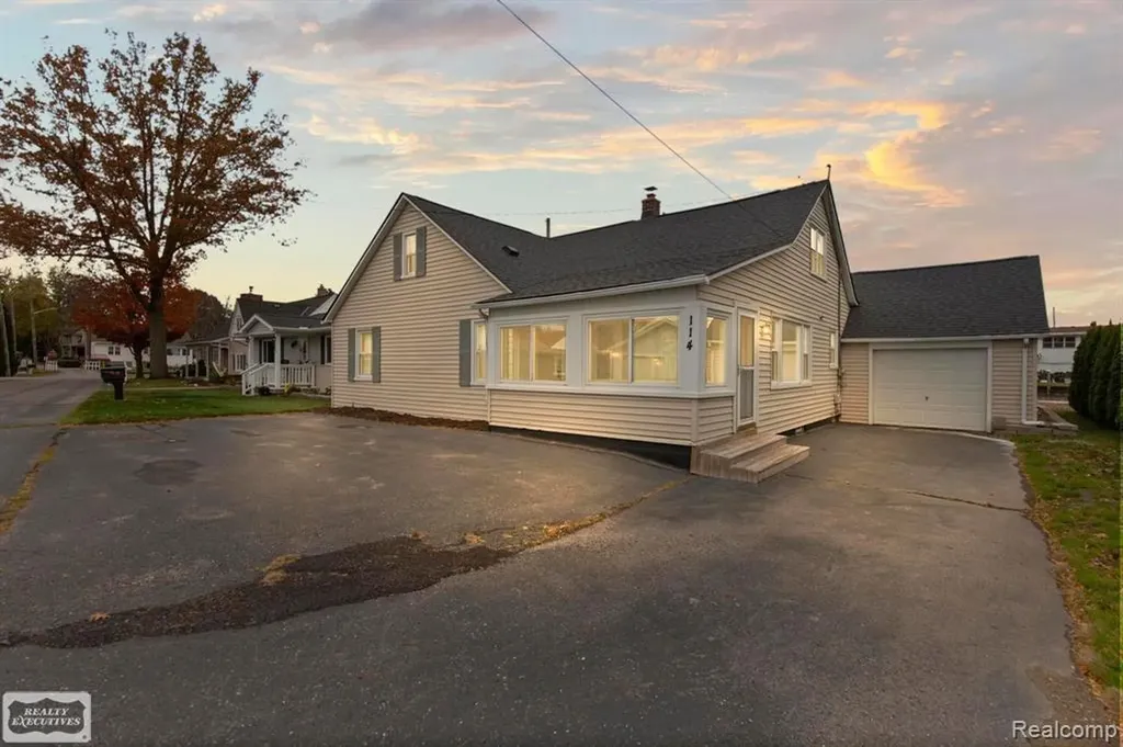 114 Interlochen Drive Algonac City MI 48001