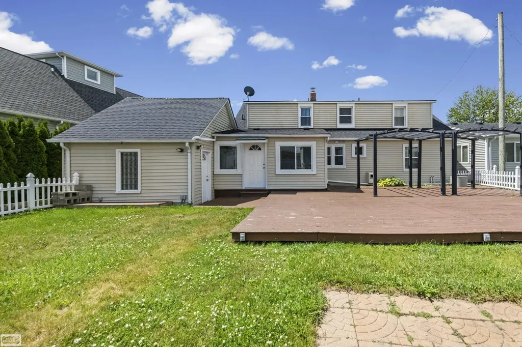114 Interlochen Drive Algonac City MI 48001