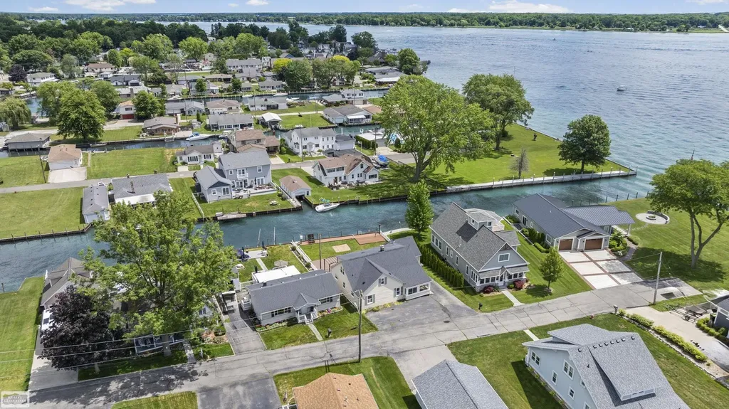 114 Interlochen Drive Algonac City MI 48001