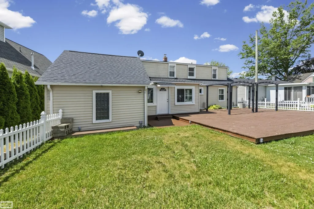 114 Interlochen Drive Algonac City MI 48001
