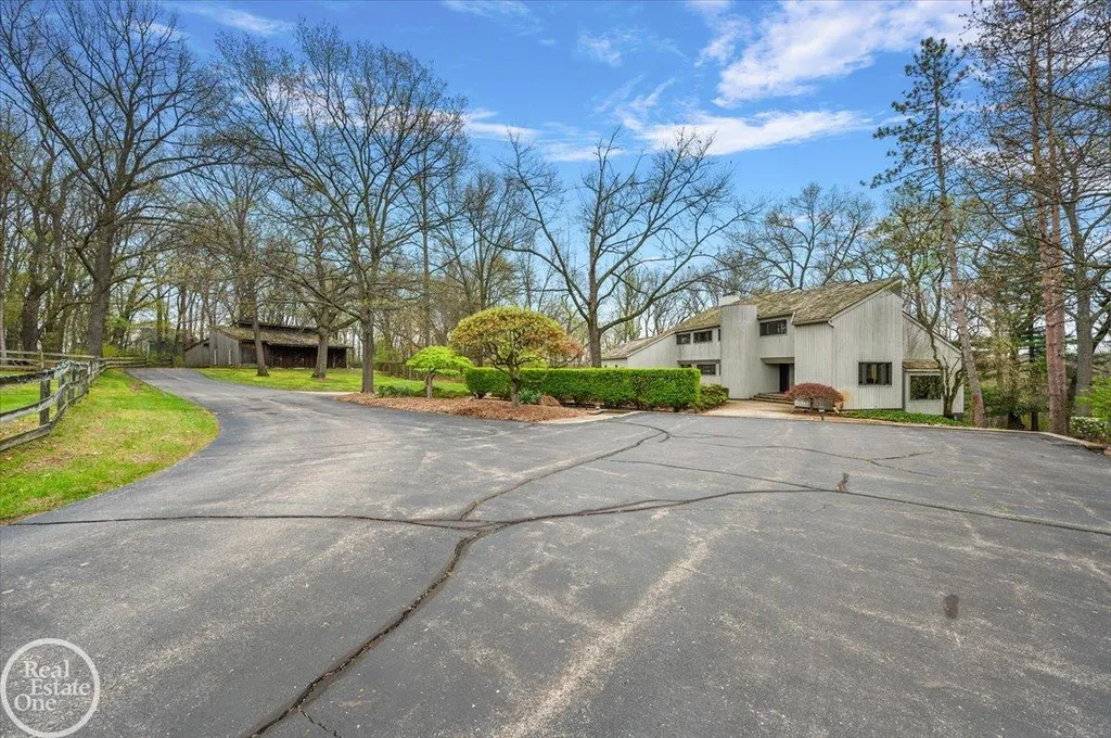 3750 Orion Road Oakland Charter Township MI 48363