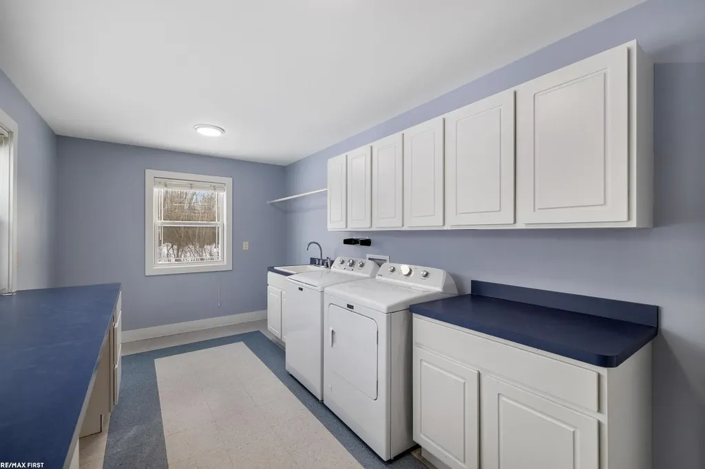 6776 Ravenswood Road Kimball Township MI 48074