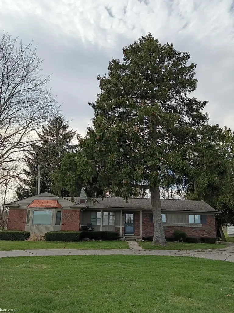 2567 St. Clair River Drive Algonac City MI 48001