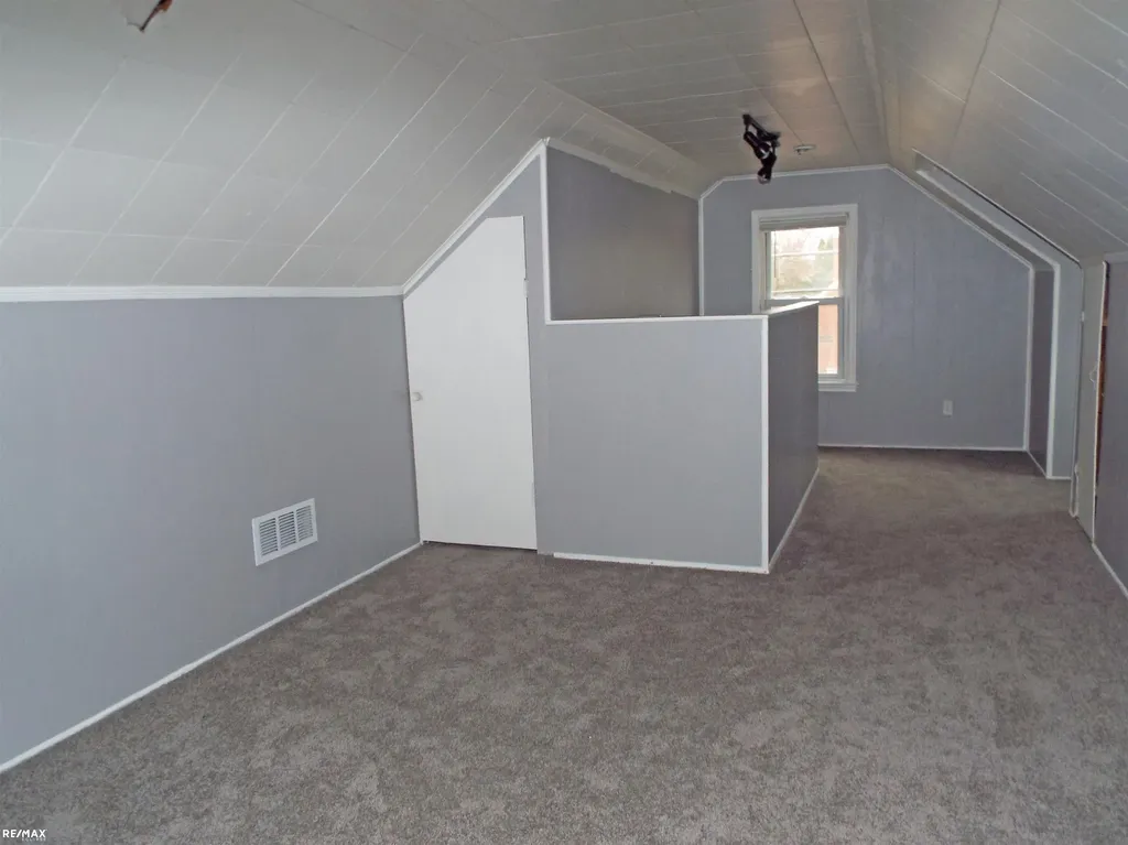 21102 Lancaster Street Harper Woods City MI 48225