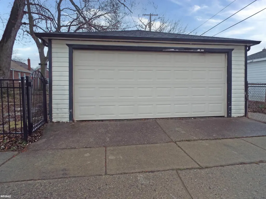 21102 Lancaster Street Harper Woods City MI 48225