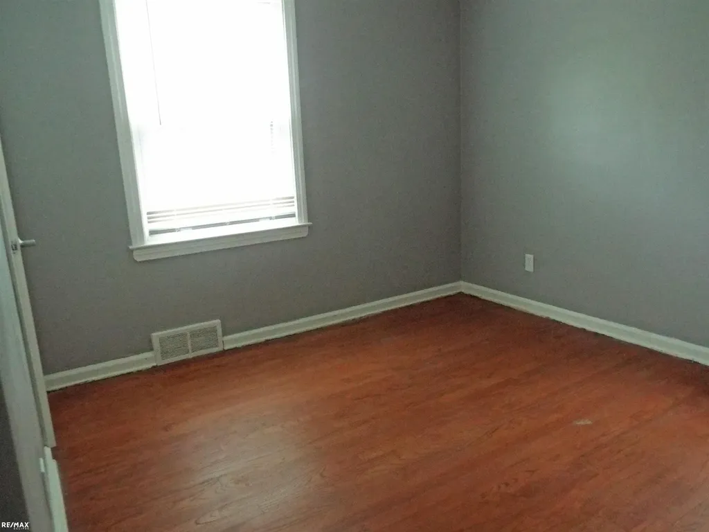 21102 Lancaster Street Harper Woods City MI 48225