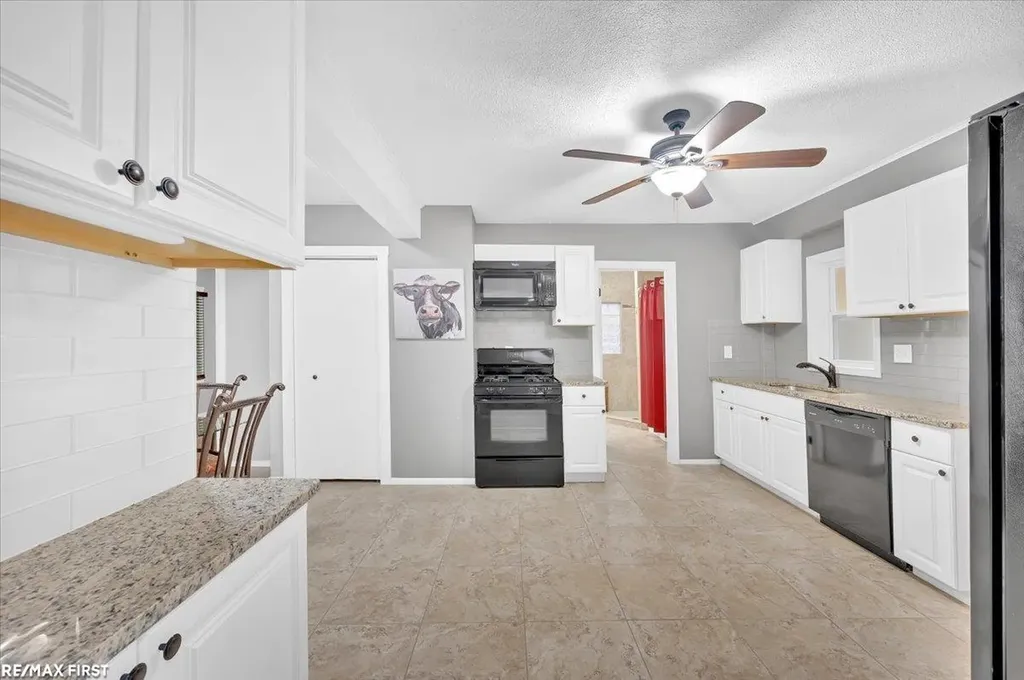 38750 Pineridge Street Harrison Charter Township MI 48045