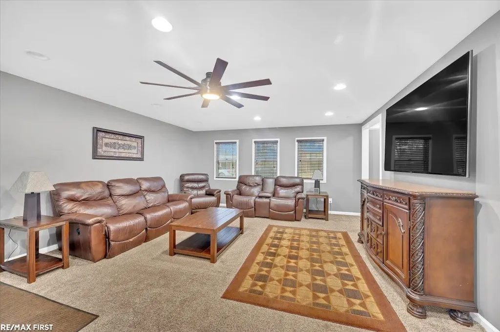 38750 Pineridge Street Harrison Charter Township MI 48045