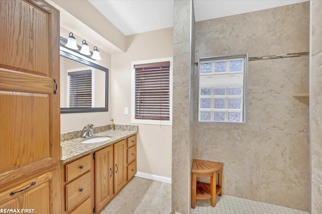 38750 Pineridge Street Harrison Charter Township MI 48045