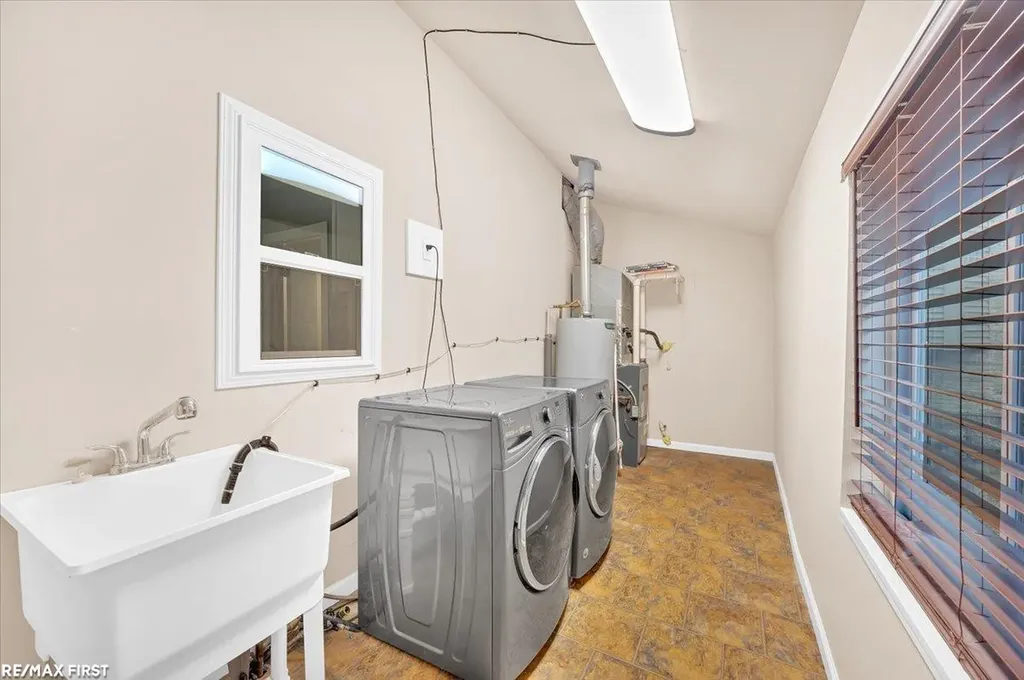 38750 Pineridge Street Harrison Charter Township MI 48045