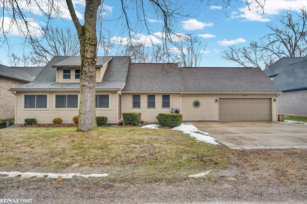 38750 Pineridge Street Harrison Charter Township MI 48045
