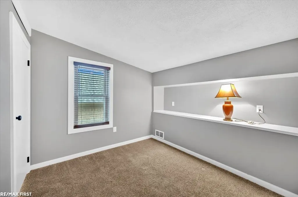 38750 Pineridge Street Harrison Charter Township MI 48045