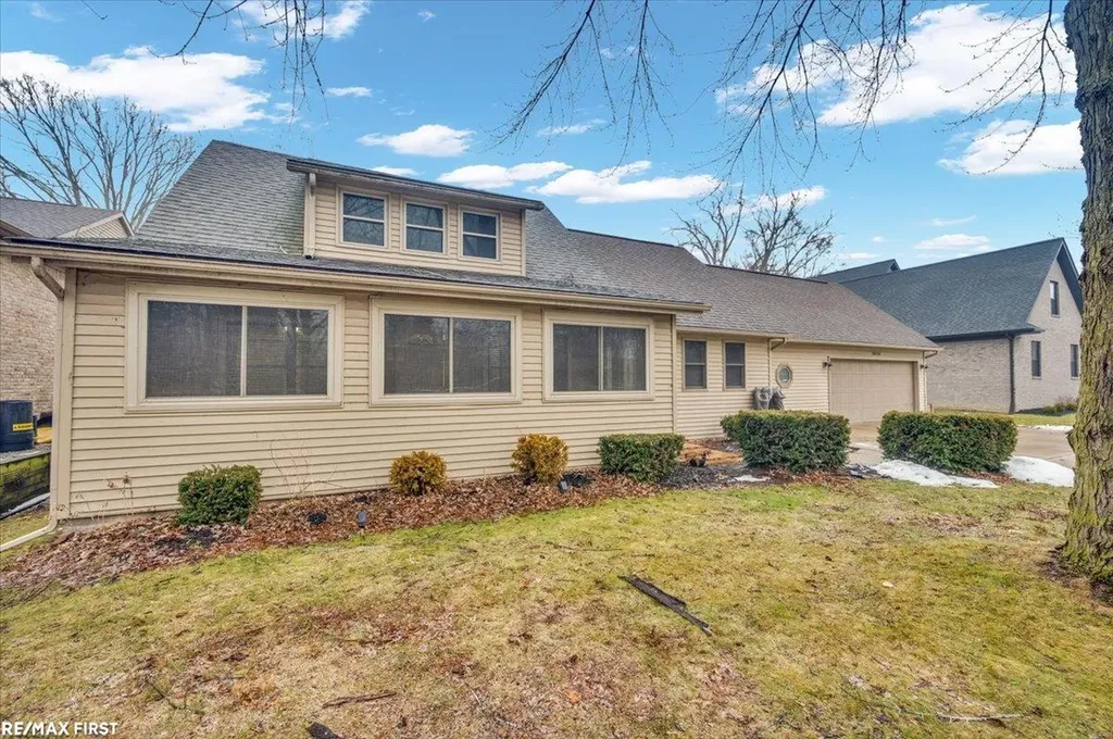 38750 Pineridge Street Harrison Charter Township MI 48045