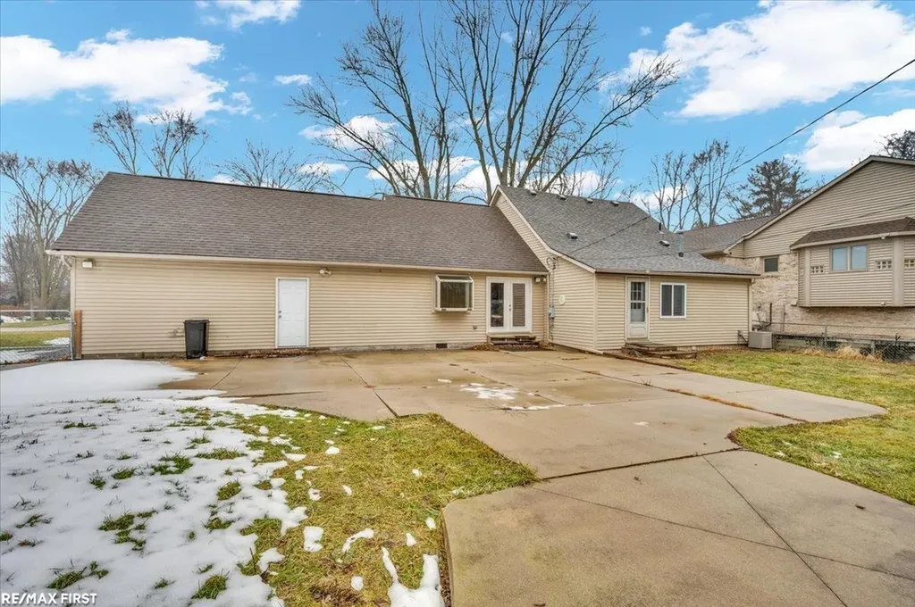38750 Pineridge Street Harrison Charter Township MI 48045