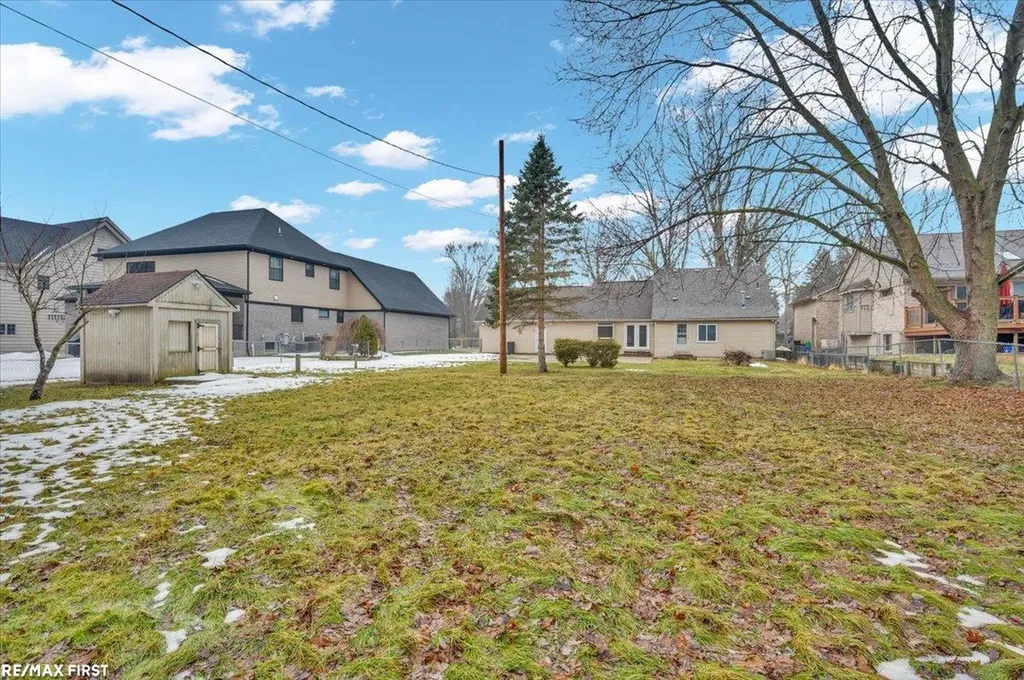 38750 Pineridge Street Harrison Charter Township MI 48045