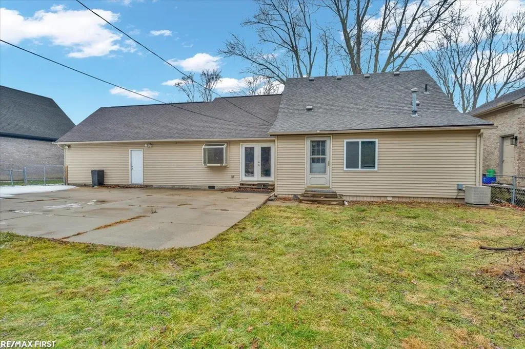 38750 Pineridge Street Harrison Charter Township MI 48045