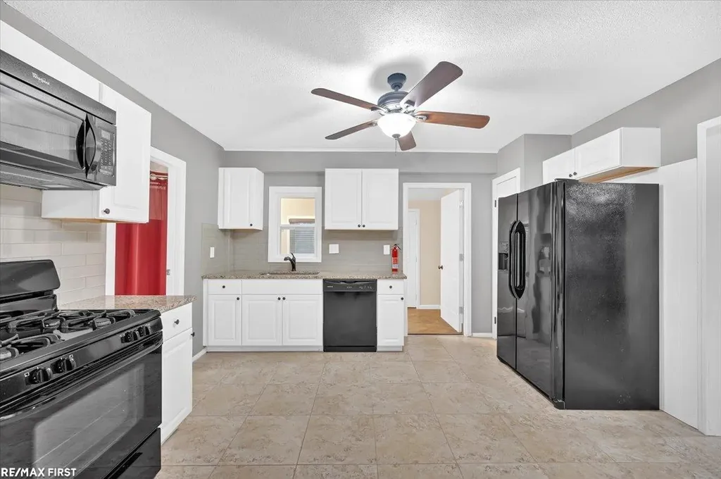 38750 Pineridge Street Harrison Charter Township MI 48045