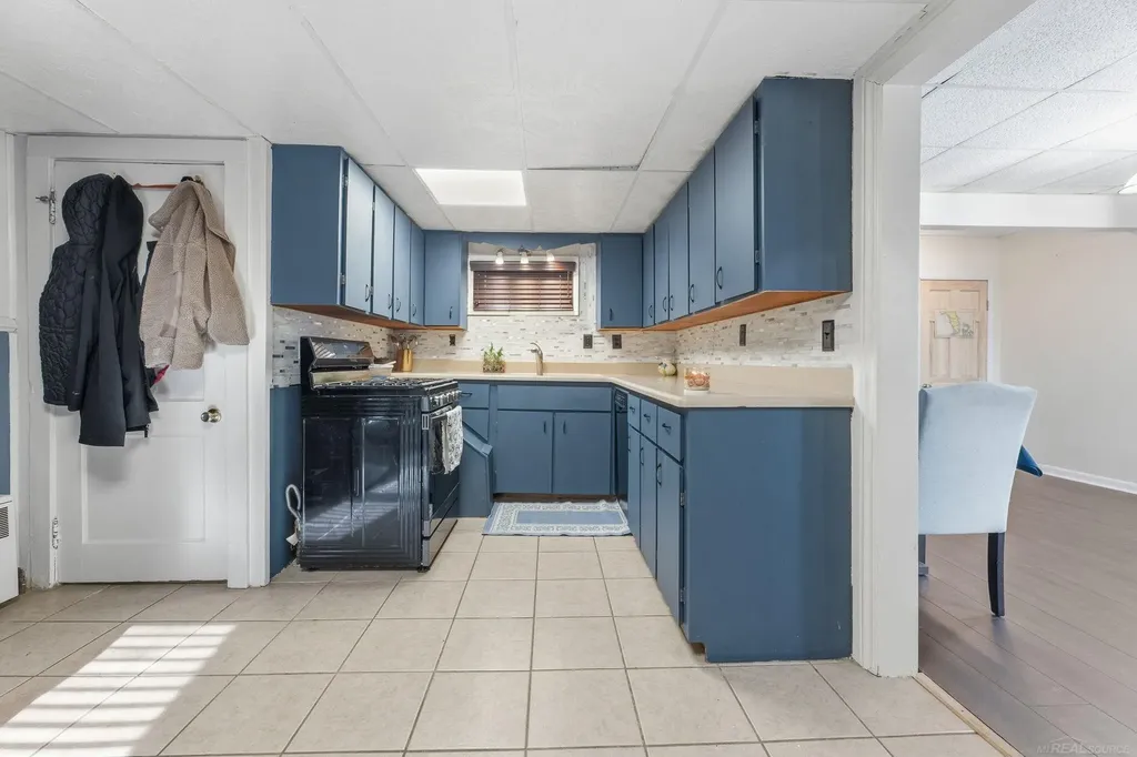 3165 10th Avenue Port Huron City MI 48060