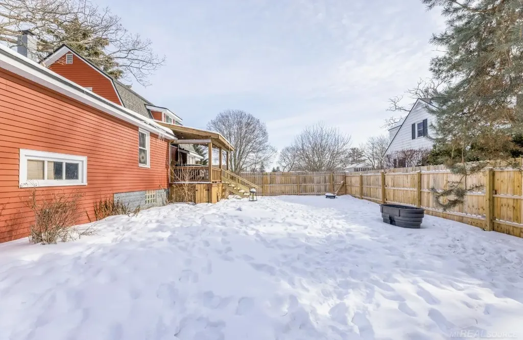 3165 10th Avenue Port Huron City MI 48060