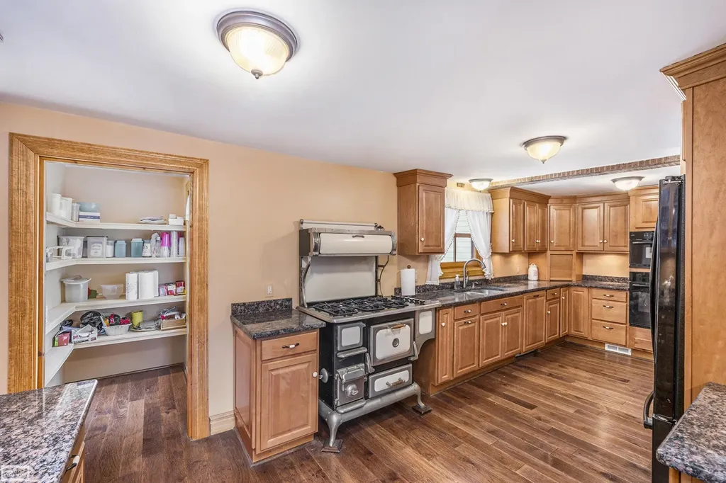 185 S Main Street Romeo Village MI 48065