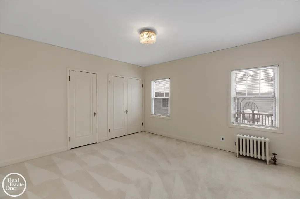 943 Harcourt Road Grosse Pointe Park City MI 48230