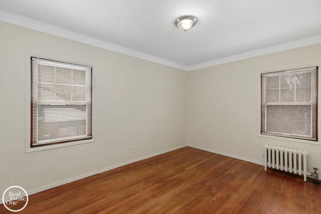 943 Harcourt Road Grosse Pointe Park City MI 48230