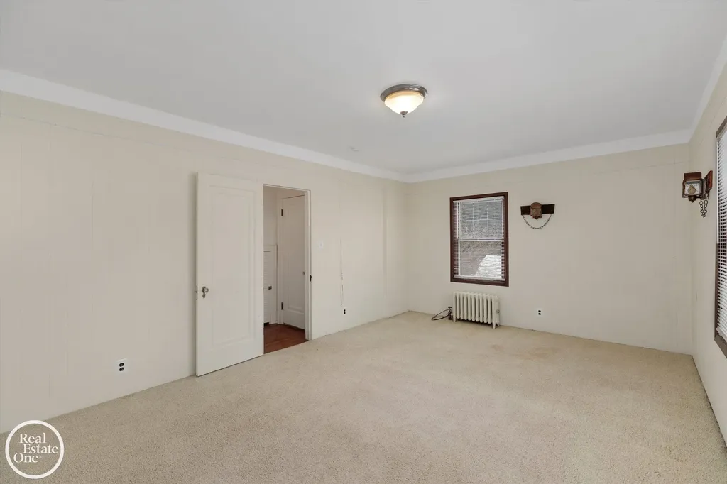 943 Harcourt Road Grosse Pointe Park City MI 48230