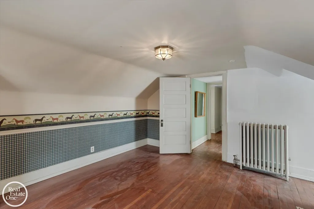 943 Harcourt Road Grosse Pointe Park City MI 48230