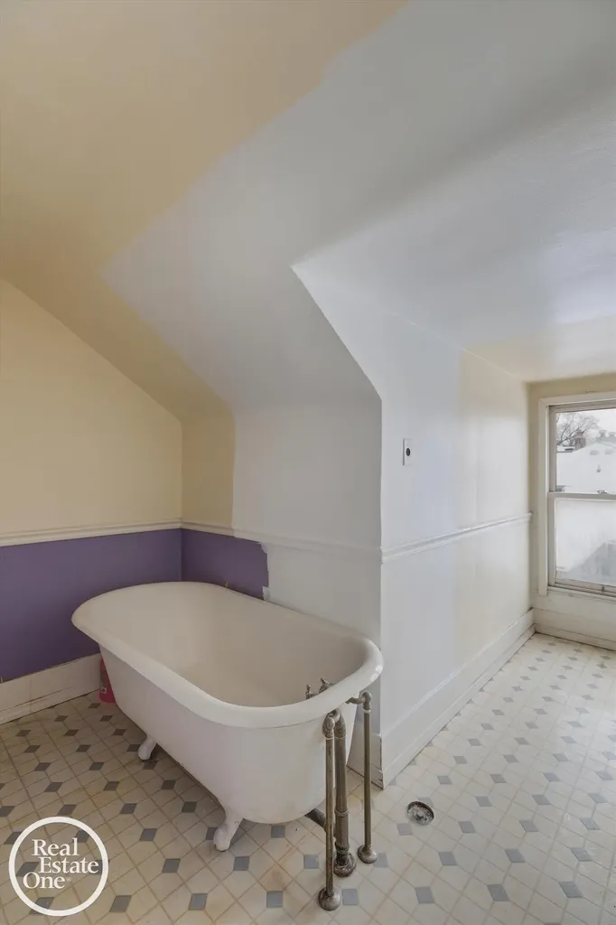 943 Harcourt Road Grosse Pointe Park City MI 48230