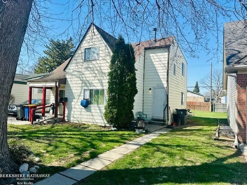 20471 Nicke Street Clinton Charter Township MI 48035
