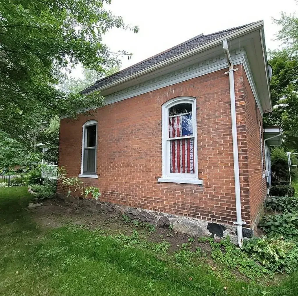 7127 Lake Street Lexington Village MI 48450